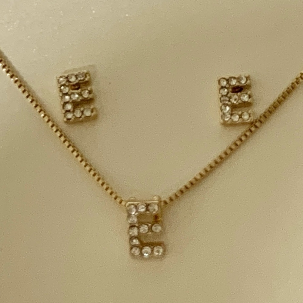 NWT Anne Klein necklace and earrings set monogram E 💍🎈🎊💎💕 - Picture 3 of 9